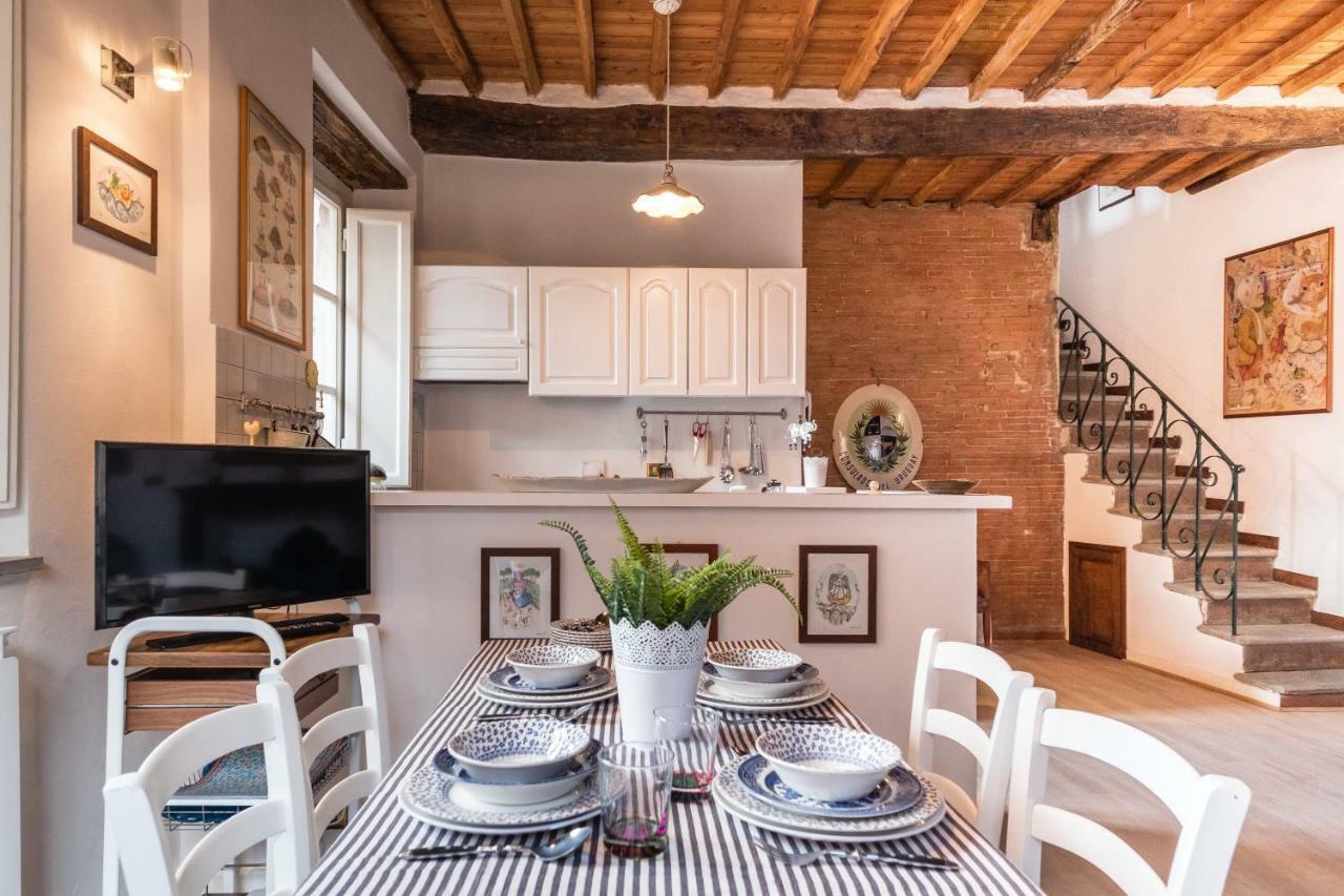 Ferienwohnung Rise And Smile Charming Penthouse Lucca Exterior foto